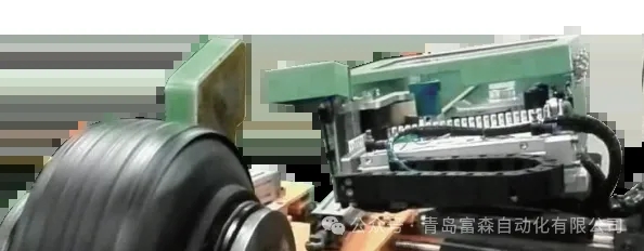 輪胎硫化標(biāo)簽自動(dòng)貼標(biāo)機(jī)